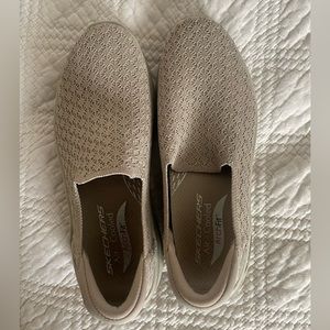 Sketchers Air - Cooled (Arch Fit) Sneakers